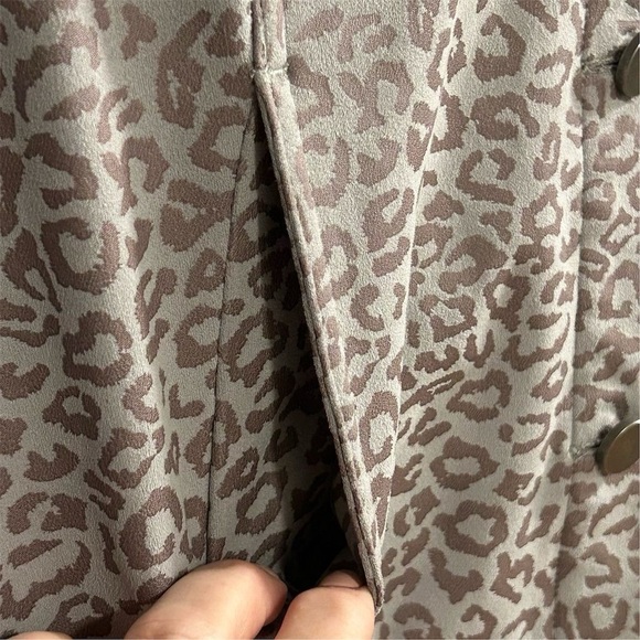 Chico's Women's Gray Embossed Cheetah Print Jacket Size 2 Chico’s Large (10-12) - Picture 7 of 9